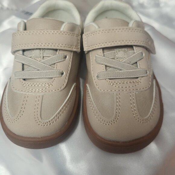 Carter’s ~ Sz 5 ~ Easy on Shoes ~ NWT / Box - Picture 2 of 5